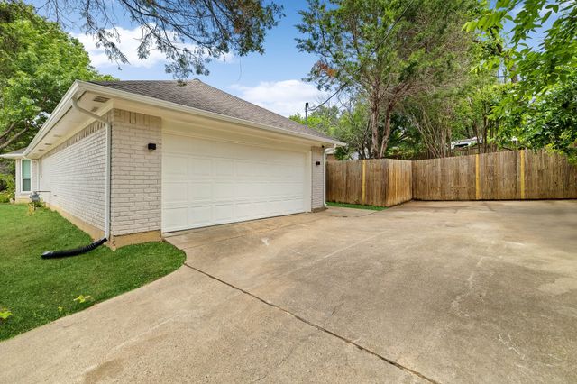 2409 Pebblebrook Court, Grand Prairie, TX 75050