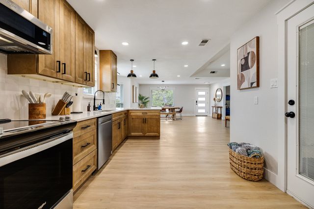 2409 Pebblebrook Court, Grand Prairie, TX 75050