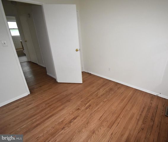 216 E PEARL ST, Burlington, NJ 08016
