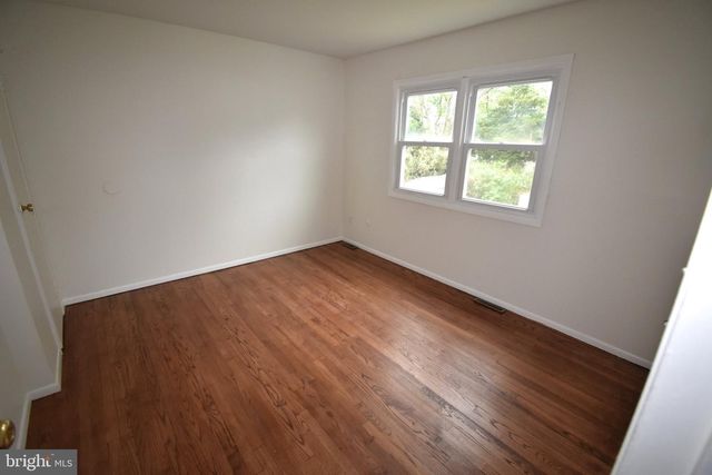 216 E PEARL ST, Burlington, NJ 08016