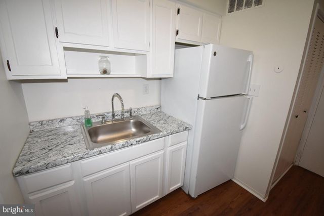 216 E PEARL ST, Burlington, NJ 08016