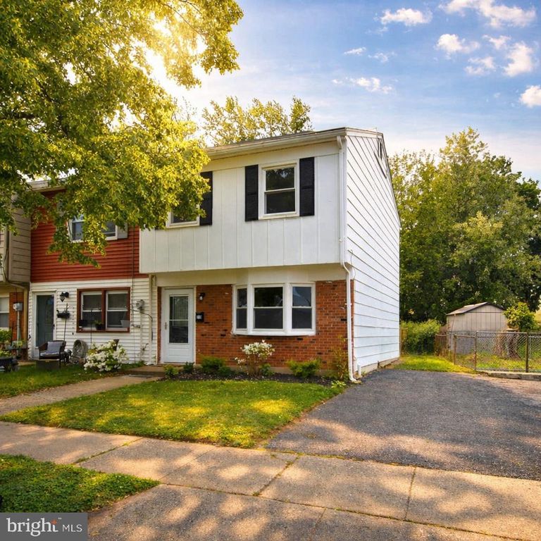 216 E PEARL ST, Burlington, NJ 08016