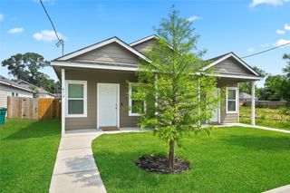 412/414 Avenue H, Conroe, TX 77301