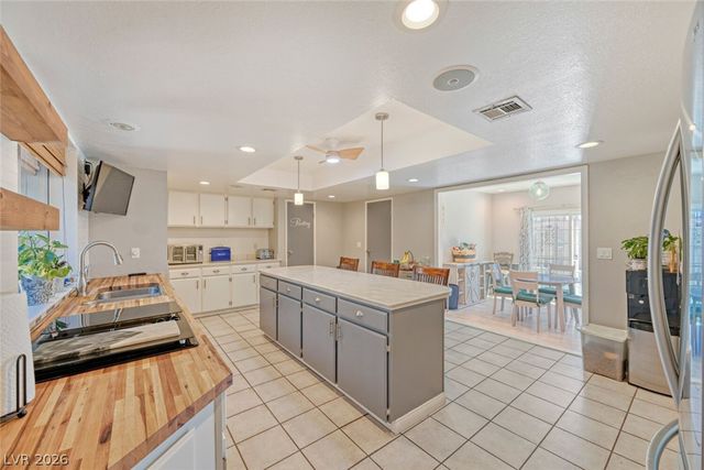 584 Mona Lane, Henderson, NV 89015