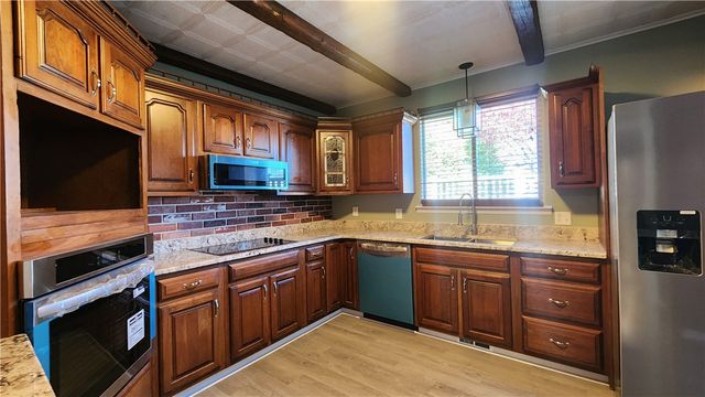 410 Longfellow Street, Vandergrift, PA 15690