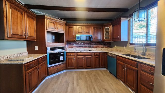 410 Longfellow Street, Vandergrift, PA 15690