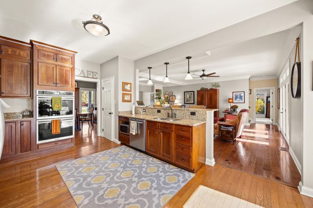 2005 Wyndamere Lane, Paris, KY 40361