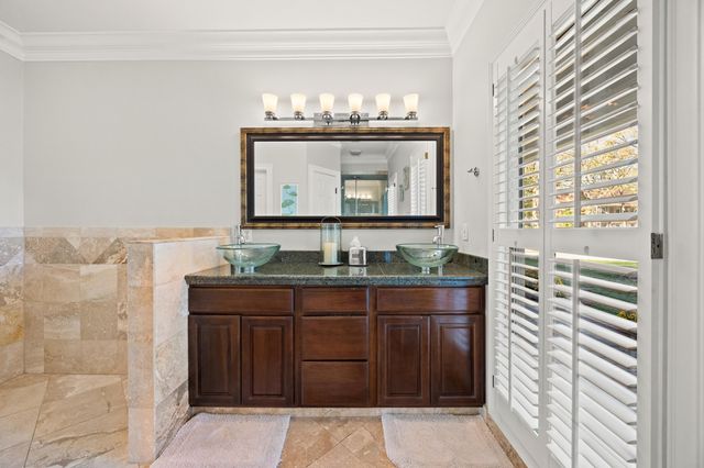 2005 Wyndamere Lane, Paris, KY 40361