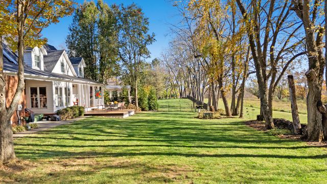 2005 Wyndamere Lane, Paris, KY 40361