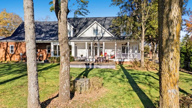 2005 Wyndamere Lane, Paris, KY 40361