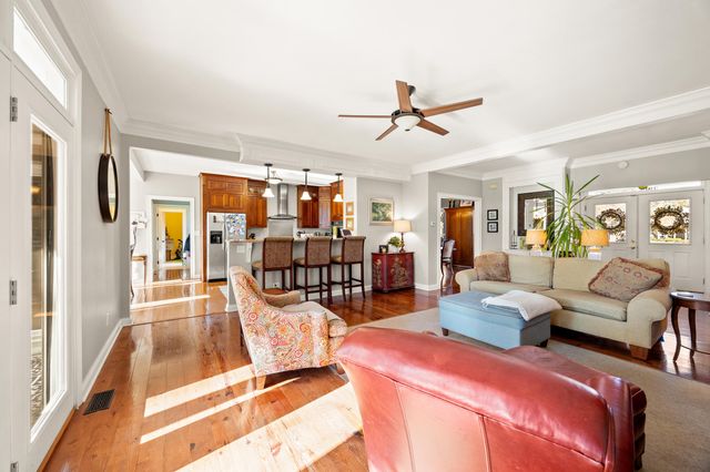 2005 Wyndamere Lane, Paris, KY 40361