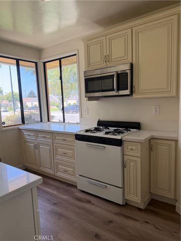 1340 N Buena Vista A, Burbank, CA 91505