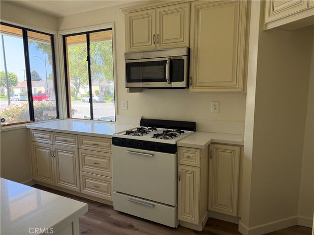 1340 N Buena Vista A, Burbank, CA 91505