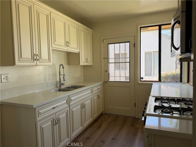 1340 N Buena Vista A, Burbank, CA 91505