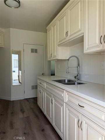 1340 N Buena Vista A, Burbank, CA 91505