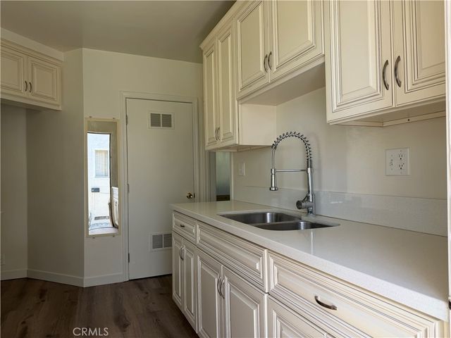 1340 N Buena Vista A, Burbank, CA 91505