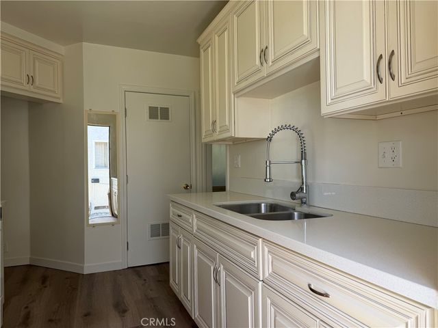 1340 N Buena Vista A, Burbank, CA 91505