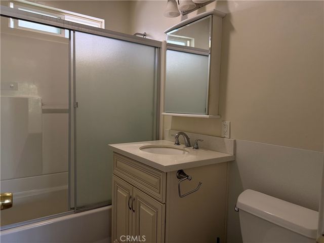 1340 N Buena Vista A, Burbank, CA 91505