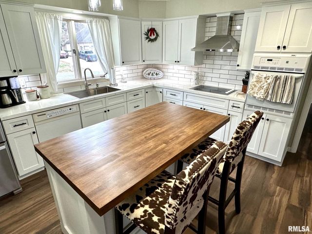 5 Book Lane, Jacksonville, IL 62650