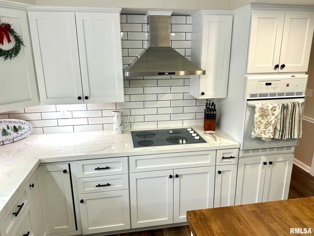 5 Book Lane, Jacksonville, IL 62650