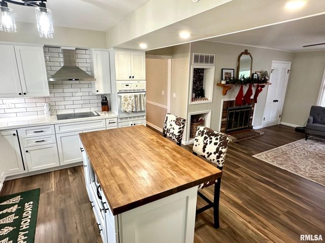 5 Book Lane, Jacksonville, IL 62650