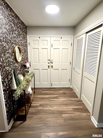 5 Book Lane, Jacksonville, IL 62650