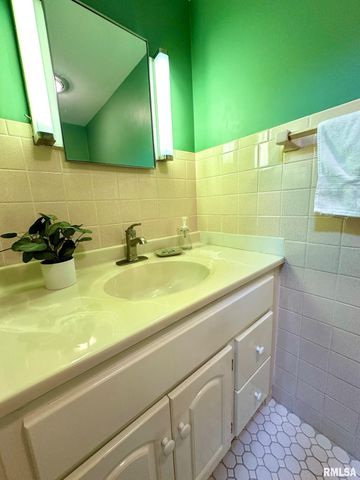 5 Book Lane, Jacksonville, IL 62650