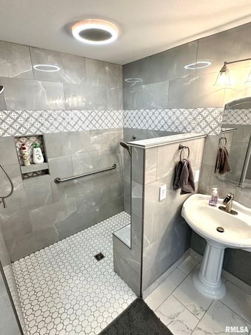 5 Book Lane, Jacksonville, IL 62650