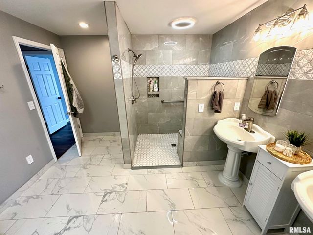 5 Book Lane, Jacksonville, IL 62650