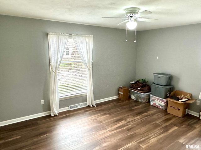 5 Book Lane, Jacksonville, IL 62650