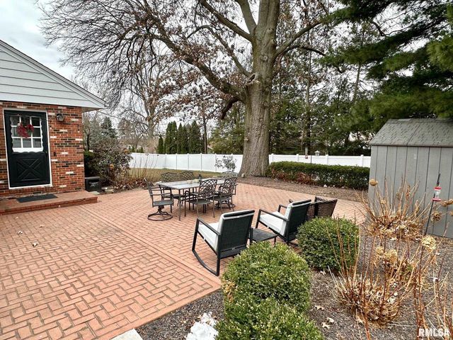 5 Book Lane, Jacksonville, IL 62650