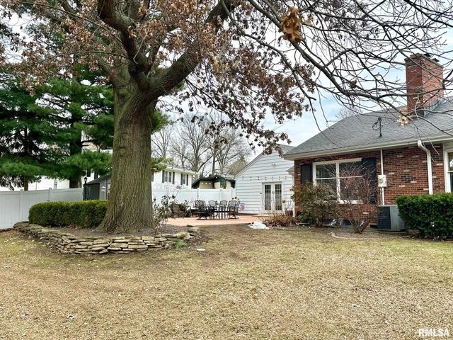 5 Book Lane, Jacksonville, IL 62650