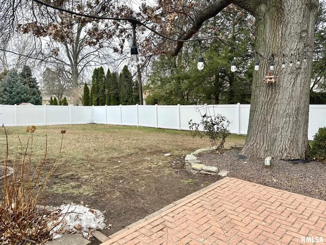 5 Book Lane, Jacksonville, IL 62650