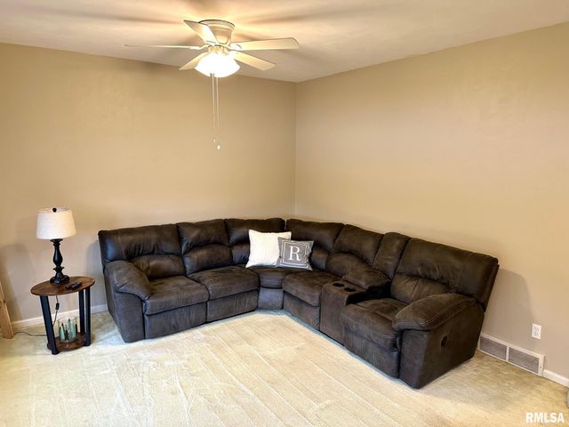 5 Book Lane, Jacksonville, IL 62650