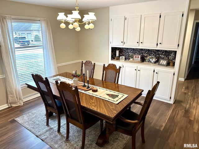 5 Book Lane, Jacksonville, IL 62650