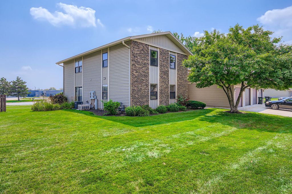 5820 Wilshire Court A, Hanover Park, IL 60133