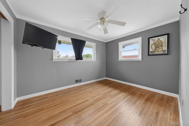 76 W Katherine Avenue, Madison Heights, MI 48071