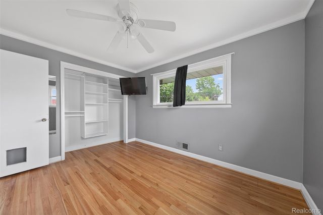 76 W Katherine Avenue, Madison Heights, MI 48071
