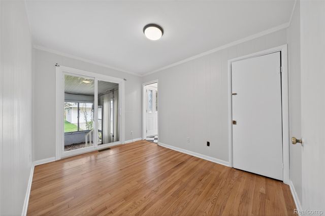 76 W Katherine Avenue, Madison Heights, MI 48071