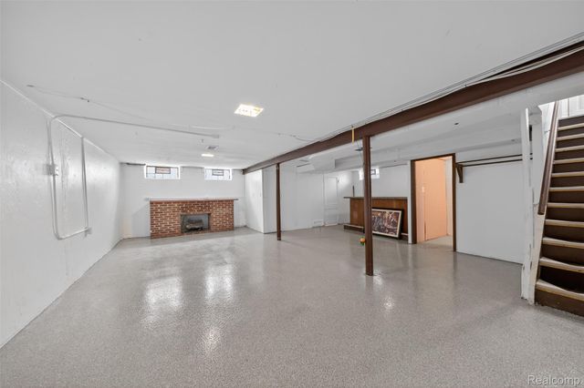 76 W Katherine Avenue, Madison Heights, MI 48071