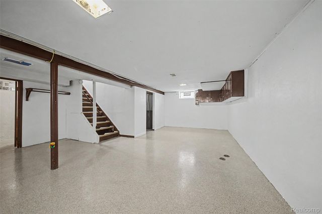 76 W Katherine Avenue, Madison Heights, MI 48071