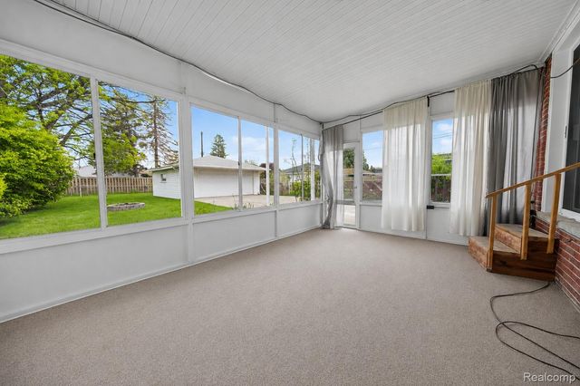 76 W Katherine Avenue, Madison Heights, MI 48071