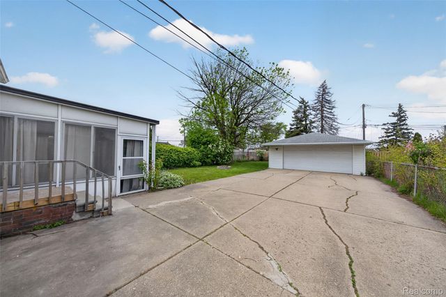 76 W Katherine Avenue, Madison Heights, MI 48071