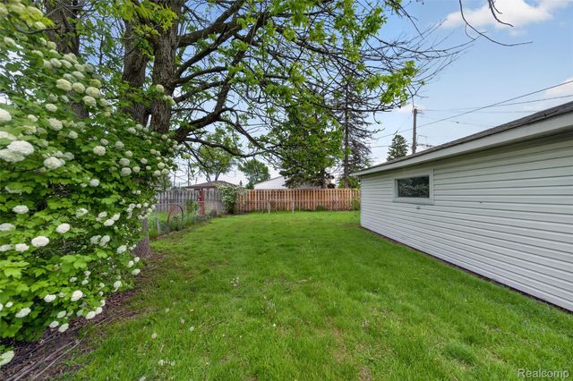 76 W Katherine Avenue, Madison Heights, MI 48071