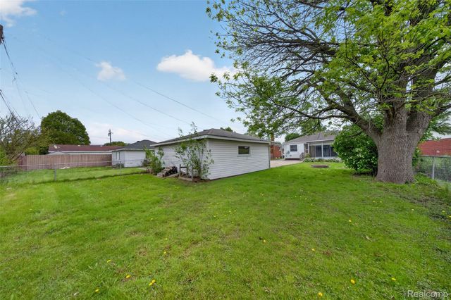76 W Katherine Avenue, Madison Heights, MI 48071