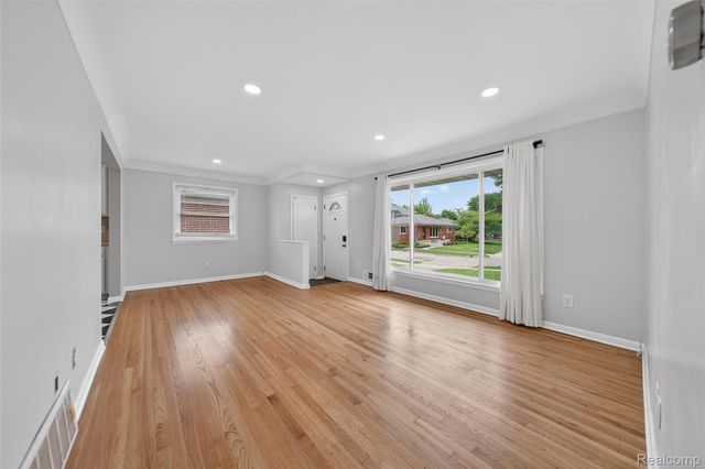 76 W Katherine Avenue, Madison Heights, MI 48071