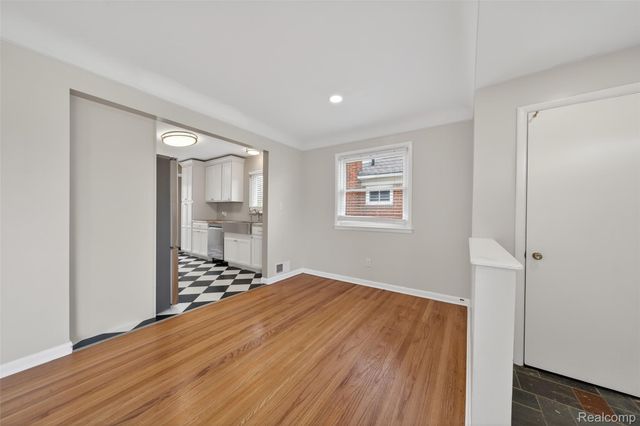 76 W Katherine Avenue, Madison Heights, MI 48071