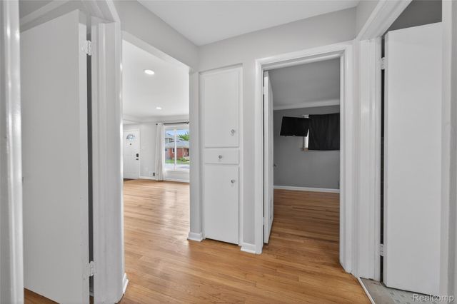76 W Katherine Avenue, Madison Heights, MI 48071