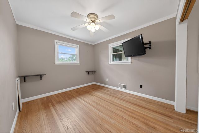 76 W Katherine Avenue, Madison Heights, MI 48071