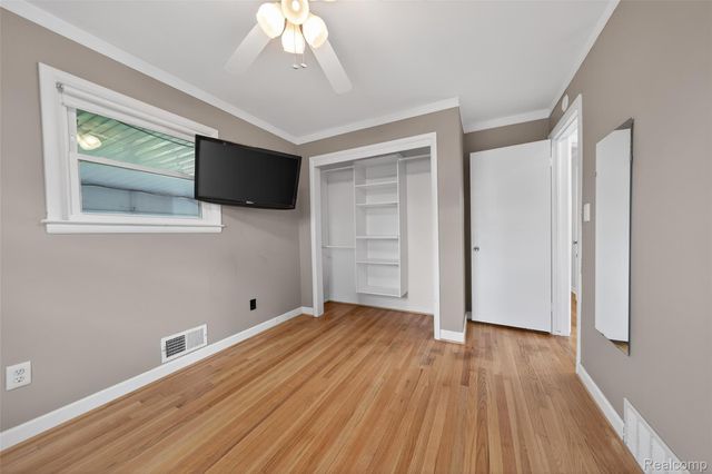 76 W Katherine Avenue, Madison Heights, MI 48071